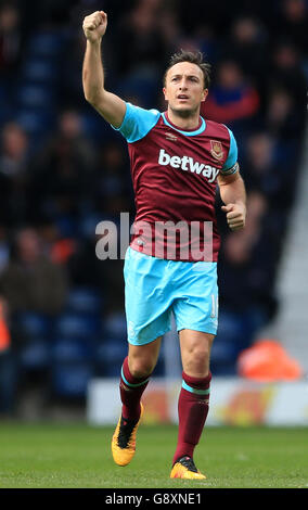 Mark Noble von West Ham United feiert das dritte Tor des Spiels während des Barclays Premier League-Spiels in den Hawthorns, West Bromwich. Stockfoto