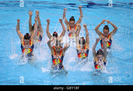 Israel tritt im Synchronized Swimming Team Free Preliminary am dritten Tag der European Aquatics Championships im London Aquatics Centre in Stratford an. DRÜCKEN Sie VERBANDSFOTO. Bilddatum: Mittwoch, 11. Mai 2016. Siehe PA Geschichte TAUCHEN London. Bildnachweis sollte lauten: John Walton/PA Wire. EINSCHRÄNKUNGEN: , Keine kommerzielle Nutzung ohne vorherige Genehmigung, bitte kontaktieren Sie PA Images für weitere Informationen: Tel: +44 (0) 115 8447447. Stockfoto