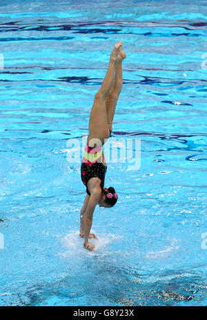 Die Ukraine nimmt am vierten Tag der Europameisterschaft im Wassersportzentrum London in Stratford am Synchronschwimmen-Freikombinationsfinale Teil. Stockfoto