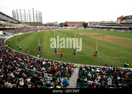 Australian Rules Football - AFL Challenge Trophy - Fremantle Hafenarbeiter V West Coast Eagles - The Brit Oval Stockfoto