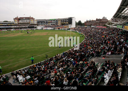 Australian Rules Football - AFL Challenge Trophy - Fremantle Hafenarbeiter V West Coast Eagles - The Brit Oval Stockfoto