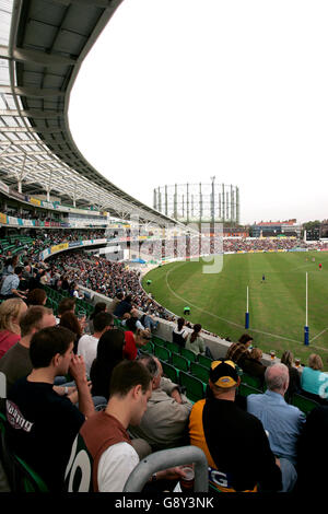 Australian Rules Football - AFL Challenge Trophy - Fremantle Dockers gegen West Coast Eagles - The Brit Oval. Ein allgemeiner Blick auf das Brit Oval, das Fremantle Dockers und West Coast Eagles beherbergt Stockfoto