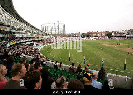 Australian Rules Football - AFL Challenge Trophy - Fremantle Hafenarbeiter V West Coast Eagles - The Brit Oval Stockfoto