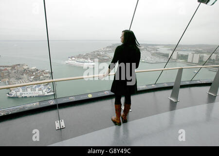 Ein Blick vom Spinnaker Tower Freitag 14 Oktober 2005, die für die Öffentlichkeit am Dienstag geöffnet werden 18 Oktober 2005. In Portsmouth.Siehe PA Story MEER Spinnaker. DRÜCKEN SIE VERBANDSFOTO. BILDNACHWEIS SOLLTE TIM Ockenden/PA LAUTEN Stockfoto