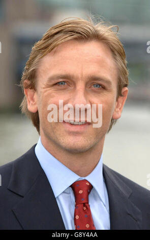 SHOWBIZ-Bond Stockfoto