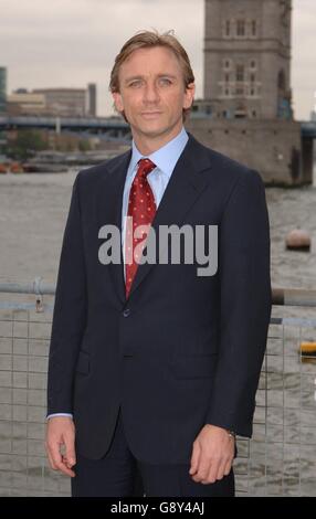 SHOWBIZ-Bond Stockfoto