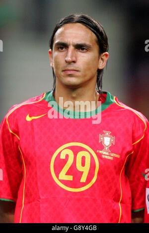 Fußball - FIFA Fußball-Weltmeisterschaft 2006 Qualifikation - Gruppe drei - Portugal gegen Lettland - Dragao Stadium. Fernando Meira, Portugal Stockfoto