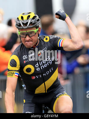 Pro-Team Direct Energie's Thomas Voeckler überquert die Linie, um die dritte Etappe der Tour de Yorkshire zu gewinnen. Stockfoto