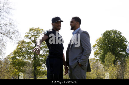 Anthony Joshua und Dominic Breazeale stehen vor der Pressekonferenz im Hilton Syon Park, London, für einen Kopf-an-Kopf-Kopf. Stockfoto