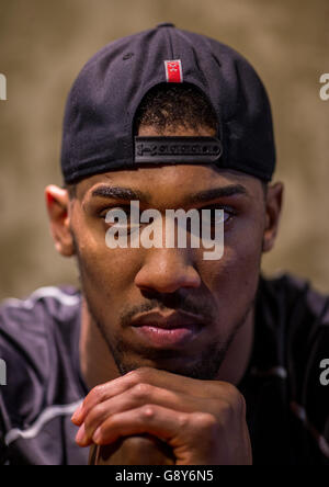 Anthony Joshua V Dominic Breazeale Pressekonferenz - Hilton Syon Park Stockfoto