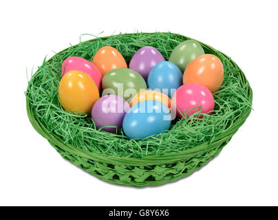 Glücklich Osternest mit bunt bemalten Eiern Stockfoto