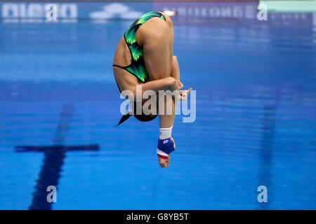 Die russische Nadezhda Bazhina tritt am dritten Tag der Europameisterschaft im Wassersportzentrum London in Stratford beim 1-m-Sprungbrett-Tauchfinale der Frauen an. Stockfoto