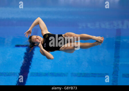 Die Schwedin Daniella Nero nimmt am dritten Tag der Europameisterschaft im Londoner Wassersportzentrum in Stratford am 1-m-Sprungbrett-Tauchfinale der Frauen Teil. Stockfoto