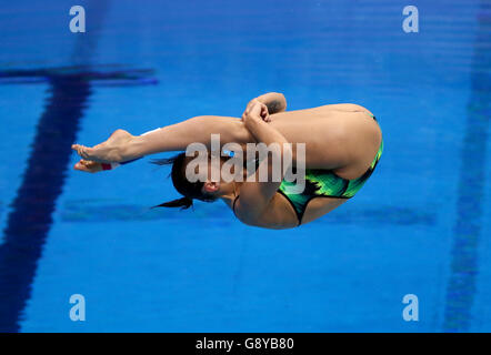 Die russische Nadezhda Bazhina nimmt am dritten Tag der Europameisterschaft im Wassersportzentrum in Stratford am 1-m-Sprungbrett-Tauchfinale der Frauen Teil. DRÜCKEN SIE VERBANDSFOTO. Bilddatum: Mittwoch, 11. Mai 2016. Sehen Sie sich die Geschichte von PA DIVING London an. Das Foto sollte lauten: John Walton/PA Wire. Stockfoto