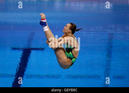 Die russische Nadezhda Bazhina tritt am dritten Tag der Europameisterschaft im Wassersportzentrum London in Stratford beim 1-m-Sprungbrett-Tauchfinale der Frauen an. DRÜCKEN Sie VERBANDSFOTO. Bilddatum: Mittwoch, 11. Mai 2016. Siehe PA Geschichte TAUCHEN London. Bildnachweis sollte lauten: John Walton/PA Wire. EINSCHRÄNKUNGEN: , Keine kommerzielle Nutzung ohne vorherige Genehmigung, bitte kontaktieren Sie PA Images für weitere Informationen: Tel: +44 (0) 115 8447447. Stockfoto