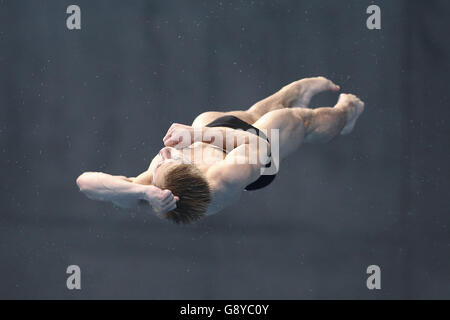 Der britische Jack Laugher tritt am vierten Tag der European Aquatics Championships im London Aquatics Centre in Stratford im 3 m Sprungbrett-Vorlauf an. Stockfoto