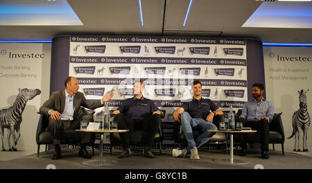 (Links-rechts) Nasser Hussain, Stuart Broad, Steven Finn und Kumar Sangakkara beim offiziellen Start der Investec Test Series bei der Investec Bank, London. Stockfoto