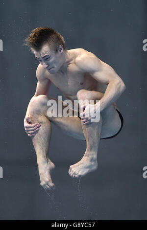 Der britische Jack Laugher tritt am vierten Tag der European Aquatics Championships im London Aquatics Centre in Stratford im 3 m Sprungbrett-Vorlauf an. Stockfoto