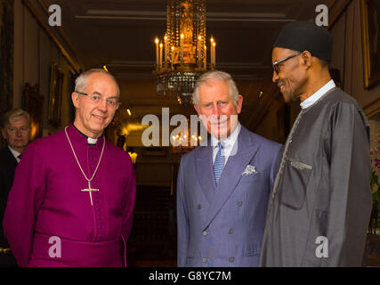 (Von links nach rechts) Erzbischof von Canterbury Justin Welby, Prinz von Wales und Präsident von Nigeria Muhammadu Buhari vor einem Treffen im Clarence House, London. Stockfoto