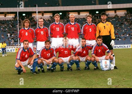 Tschechische Republik Team (von links nach rechts, hintere Reihe) Karel Poborsky, Edvard Lasota, Petr Vlcek, Karel Rada, Michal Hornak, Pavel Srnicek (von links nach rechts, vordere Reihe) Zdenek Svoboda, Vladmir Smcer, Radek Bejbl, Pavel Nedved, Pavel KUKA Stockfoto