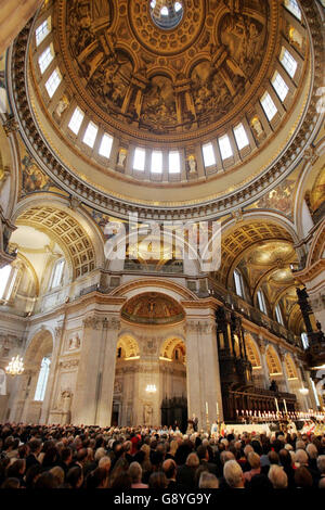 Am Montag, den 24. Oktober 2005, findet in der St. Pauls Cathedral in London ein besonderer Dank- und Wiederweihnachtsgottesdienst zur Feier des 60. Jahrestages der Organisation der Vereinten Nationen statt. Siehe PA Story ROYAL UN. DRÜCKEN Sie VERBANDSFOTO. Fotokredit sollte lauten: PA/Ian Jones/The Daily Telegraph/NPA Rota Stockfoto