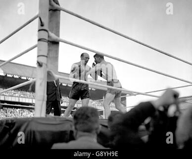 Boxen - britische Schwergewichts-Titel & Commonwealth (British Empire)-Schwergewichts-Titel - Jack London V Bruce Woodcock - Whitehe... Stockfoto