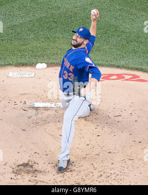 Washington, uns. 28. Juni 2016. Ab New York Mets Krug Matt Harvey (33) arbeitet im ersten Inning gegen die Washington Nationals an Nationals Park in Washington, DC auf Dienstag, 28. Juni 2016. Die Staatsangehörigen gewann das Spiel mit 5: 0. Bildnachweis: Ron Sachs/CNP - NO WIRE SERVICE - © Dpa/Alamy Live-Nachrichten Stockfoto