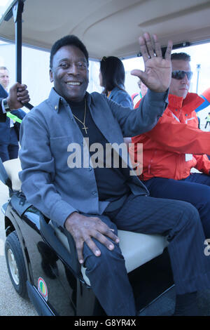 London, UK. 30. Juni 2016. Fußball-Legende Edson Arantes do Nascimento besser kennen als Pele, machen den Future-Festival für 4 Tage in den Queen Elizabeth Olympic Park stattfinden. Bildnachweis: Paul Quezada-Neiman/Alamy Live-Nachrichten Stockfoto