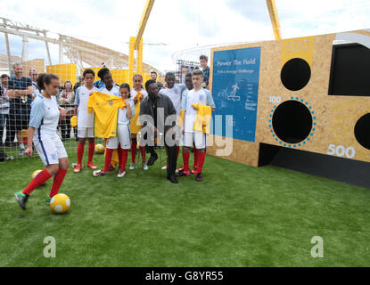 London, UK. 30. Juni 2016. Fußball-Legende Edson Arantes do Nascimento besser kennen als Pele, machen den Future-Festival für 4 Tage in den Queen Elizabeth Olympic Park stattfinden. Bildnachweis: Paul Quezada-Neiman/Alamy Live-Nachrichten Stockfoto