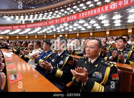 Peking, China. 1. Juli 2016. Eine große Versammlung 95. Jahrestag der Gründung der kommunistischen Partei von China (CPC) ist in der großen Halle des Volkes in Peking, Hauptstadt von China, 1. Juli 2016 statt. © Rao Aimin/Xinhua/Alamy Live-Nachrichten Stockfoto