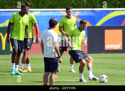 Evian, Frankreich. 1. Juli 2016. Deutschlands XX XX während einer Trainingseinheit der deutschen Fußball-Nationalmannschaft auf dem Trainingsplatz neben Team Hotel in Evian, Frankreich, 1. Juli 2016. Deutschland wird Italien bei der UEFA Euro 2016 Viertelfinale in Bordeaux am 02. Juli spielen. Foto: Arne Dedert/Dpa/Alamy Live-Nachrichten Stockfoto