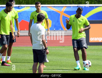 Evian, Frankreich. 1. Juli 2016. Deutschlands XX XX während einer Trainingseinheit der deutschen Fußball-Nationalmannschaft auf dem Trainingsplatz neben Team Hotel in Evian, Frankreich, 1. Juli 2016. Deutschland wird Italien bei der UEFA Euro 2016 Viertelfinale in Bordeaux am 02. Juli spielen. Foto: Arne Dedert/Dpa/Alamy Live-Nachrichten Stockfoto