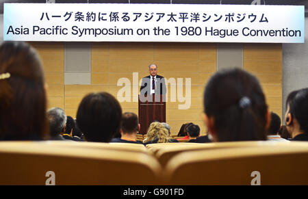 Hiroshima, Japan. 29. Juni 2016. Waseda Law School/Dean of Academic Affairs, spricht Waseda University Professor Shuichi Furuya während der Eröffnungsfeier für die Asien-Pazifik-Symposium auf dem Haager Übereinkommen von 1980 an der Waseda Universität in Tokio. 29. Juni 2016. Foto von: Ramiro Agustin Vargas Tabares Ramiro Agustin © Vargas Tabares/ZUMA Draht/Alamy Live-Nachrichten Stockfoto