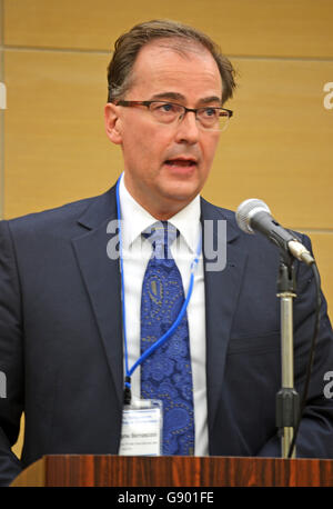 Hiroshima, Japan. 29. Juni 2016. Generalsekretär spricht Hague Conference on Private International Law Dr. Christophe Bernasconi während der Eröffnungsfeier für die Asien-Pazifik-Symposium auf der Haager Übereinkommen von 1980 an der Waseda Universität in Tokio. 29. Juni 2016. Foto von: Ramiro Agustin Vargas Tabares Ramiro Agustin © Vargas Tabares/ZUMA Draht/Alamy Live-Nachrichten Stockfoto