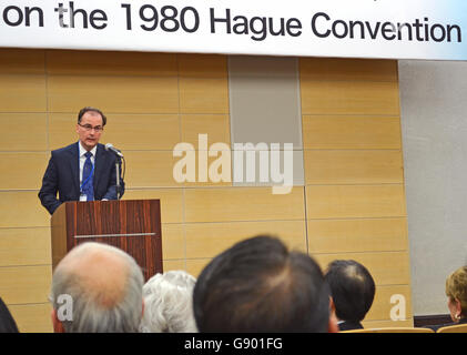 Hiroshima, Japan. 29. Juni 2016. Generalsekretär spricht Hague Conference on Private International Law Dr. Christophe Bernasconi während der Eröffnungsfeier für die Asien-Pazifik-Symposium auf der Haager Übereinkommen von 1980 an der Waseda Universität in Tokio. 29. Juni 2016. Foto von: Ramiro Agustin Vargas Tabares Ramiro Agustin © Vargas Tabares/ZUMA Draht/Alamy Live-Nachrichten Stockfoto