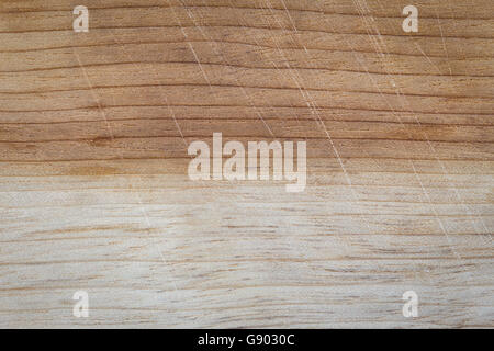 Hintergrund der verwendeten Schneidebrett in zwei Töne Farbe hergestellt aus Holz, Kratzer von Messer Stockfoto