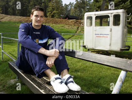 Der schottische Craig Gordon posiert vor dem Habakuk Hotel (Teamhotel) in Slowenien am Dienstag, den 11. Oktober 2005, vor dem Qualifikationsspiel der Weltmeisterschaft gegen Slowenien am morgigen Abend. DRÜCKEN SIE VERBANDSFOTO. Das Foto sollte lauten: Andrew Milligan/PA. Stockfoto