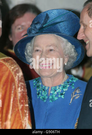 Die britische Königin Elizabeth II. Nimmt an einem besonderen Dankesgottesdienst und an der Wiederweihung Teil, um den 60. Jahrestag der Organisation der Vereinten Nationen am Montag, den 24. Oktober 2005, in der St. Pauls Cathedral in London zu feiern. Siehe PA Story ROYAL UN. DRÜCKEN Sie VERBANDSFOTO. Fotokredit sollte lauten: PA/Ian Jones/The Daily Telegraph/NPA Rota Stockfoto