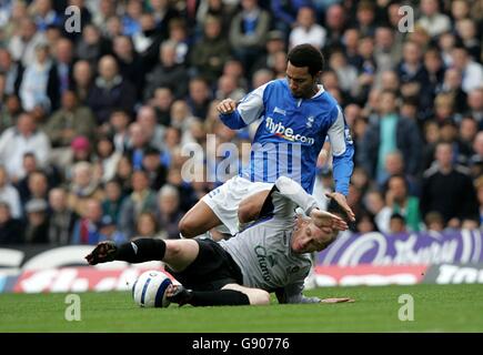 Fußball - FA Barclays Premiership - Birmingham City / Everton - St Andrews. jermaine Pennant von Birmingham City und Tony Hibbert von Everton Stockfoto