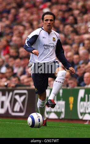 Fußball - FA Barclays Premiership - Liverpool / West Ham United - Anfield. Matthew Etherington von West Ham United Stockfoto