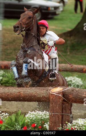 BURGHLEY PFERDETESTS. CROSS COUNTRY, BURGHLEY HORSE TRIALS Z4 Stockfoto