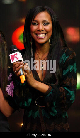 Kelli von Liberty X während ihres Gastauftritts auf MTV's TRL - Total Request Live-Show Dienstag 15. November 2005, in ihren Studios in Leicester Square im Zentrum von London statt. DRÜCKEN Sie VERBANDSFOTO. Bildnachweis sollte lauten: Anthony Harvey/PA Stockfoto