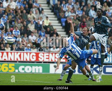 Fußball - FA Barclays Premiership - Wigan Athletic V Newcastle United - The JJB Stadium Stockfoto