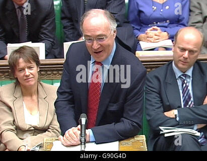 Der konservative Führer Michael Howard während der Fragestunde im Unterhaus, London, Mittwoch, 19. Oktober 2005. DRÜCKEN Sie VERBANDSFOTO. Bildnachweis sollte lauten: PA Stockfoto