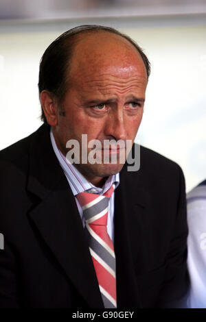 Fußball - UEFA Cup - erste Runde - zweite Etappe - Espanyol gegen FK Teplice - Montjuic Stadium. Miguel Angel Lotina, Espanyol Manager Stockfoto