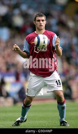 Fußball - FA Barclays Premiership - Aston Villa / Wigan Athletic - Villa Park. Aaron Hughes von Aston Villa Stockfoto