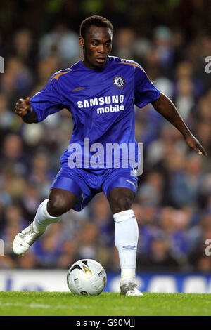 Fußball - Carling Cup - Dritte Runde - Chelsea / Charlton Athletic - Stamford Bridge. Michael Essien, Chelsea Stockfoto