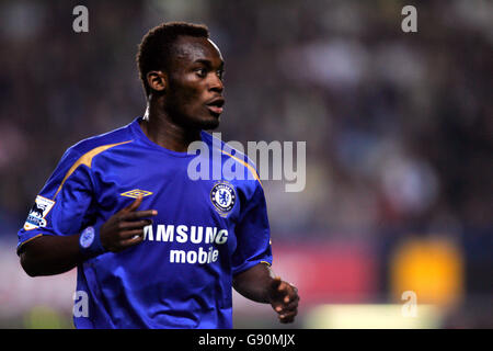 Fußball - Carling Cup - Dritte Runde - Chelsea / Charlton Athletic - Stamford Bridge. Michael Essien, Chelsea Stockfoto