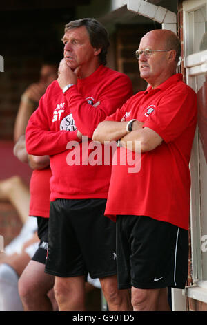 Fußball - freundlich - Hereford United / Wrexham. Hereford United Manager Graham Turner (l) Stockfoto