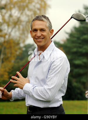 Match of the Day-Moderator Gary Lineker wird während einer Fotowand im Foxhills Golf Club, Ottershaw, Surrey, als neues Gesicht der BBC vorgestellt. Stockfoto